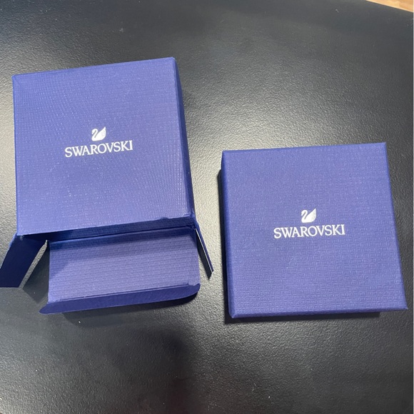 NWT - Swarovski Light Blue Crystal Stud Earrings - Picture 5 of 7